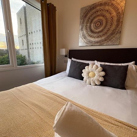 Mandela House Apartments Kirkcaldy Bagian luar foto
