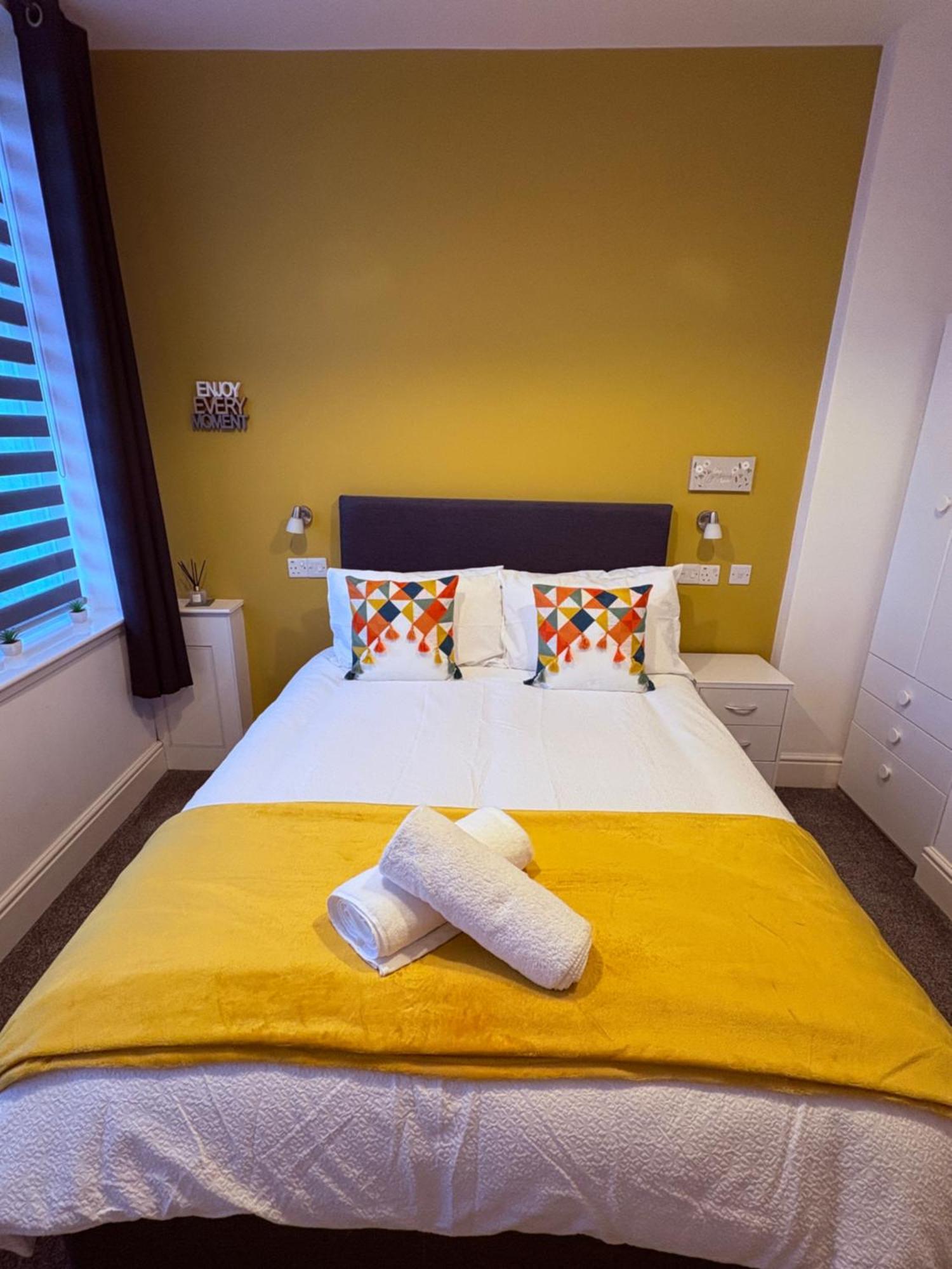 Mandela House Apartments Kirkcaldy Bagian luar foto